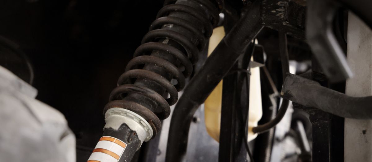 причины скрипа в передней подвеске