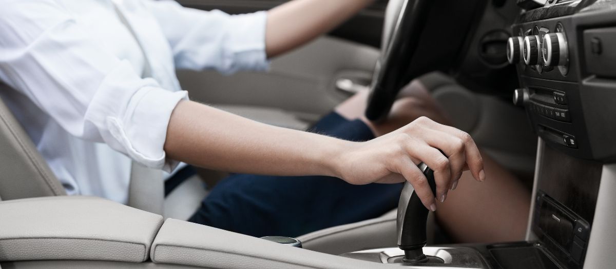 щелчки при движении машины