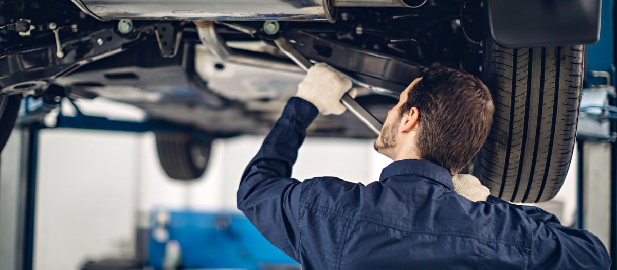 скрип в передней подвеске при движении